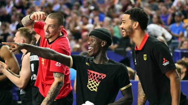 Basketball EM: They celebrated from outside with: Daniel Theis, Dennis Schröder and Nick Weiler-Babb (from left).