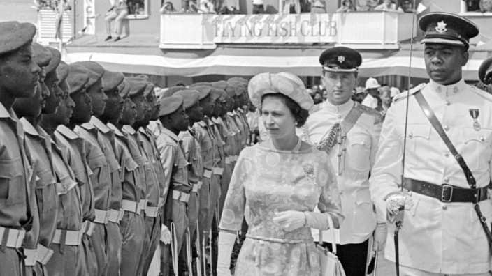 Tod von Königin Elizabeth II.: Königin Elizabeth II. im Februar 1966 auf Barbados. Kurz darauf wurde die Insel unabhängig.
