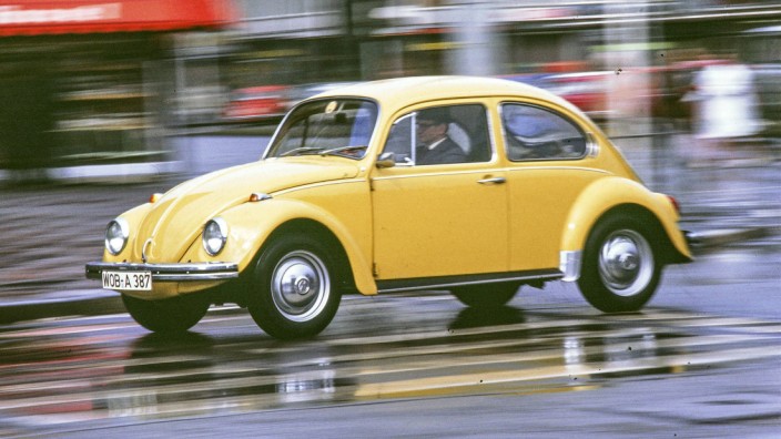 Mobilität: Er lief und lief: Ein VW Käfer in den 1970er-Jahren in Wolfsburg.