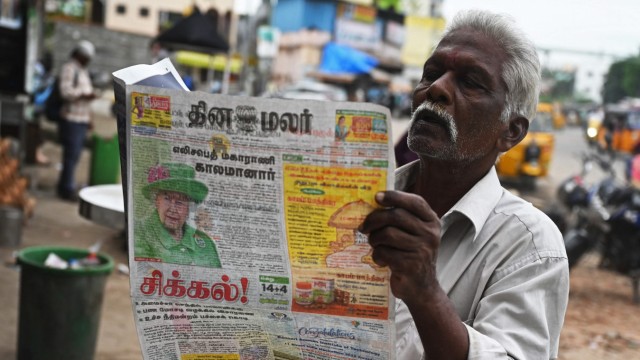 Tod der Queen: Im indischen Chennai prägt der Tod der Queen die Titelseiten.