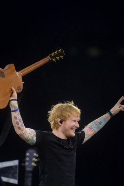 Ed Sheeran im Münchner Olympiastadion: Ed Sheeran trotzte im Olympiastadion erfolgreich dem Regen und einem Tonausfall.