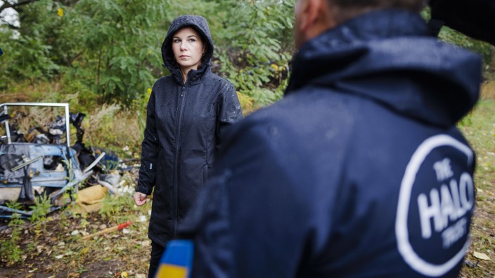 Krieg in der Ukraine: Die Bundesaußenministerin Annalena Baerbock in einem Vorort von Kiew.