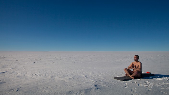 Dokumentarfilm "Into the Ice" im Kino: Auch Gletscherforscher brauchen mal Pause: Professor Jason Box auf dem grönländischen Eisschild.