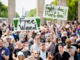 Demonstration für Legalisierung von Cannabis am Brandenburger Tor