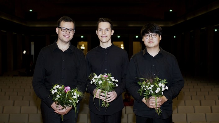 Wettbewerb: Johannes Obermeier, Lukas Sternath und Junhyung Kim (von links).