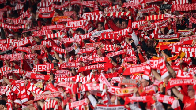 Regarding the situation in the Bundesliga: yes, actually: the fans of 1. FC Union Berlin can celebrate the championship lead.