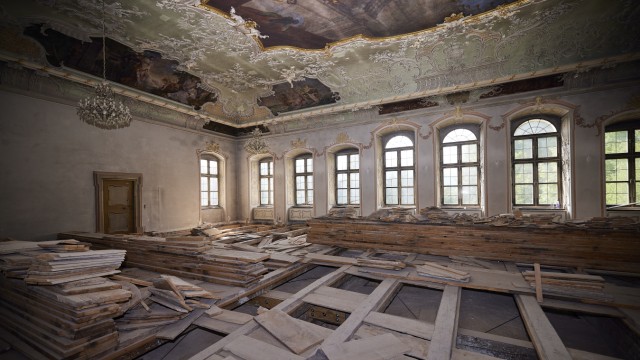 Investition in ein Baudenkmal: In dem prachtvollen Saal im Obergeschoss ist der Boden aufgerissen.