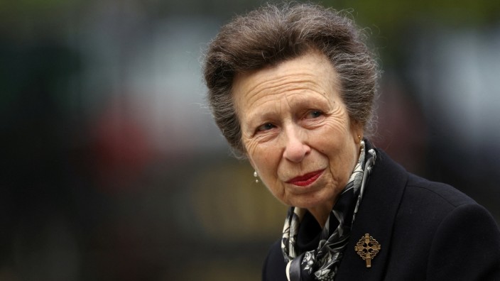 Britische Königsfamilie: Bändigt Pferde, Entführer und die eigenen Haare: Princess Royal Anne.