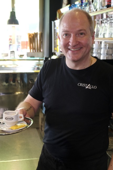 Die Sommermacher: Auch nach 33 Jahren hat Maurizio Faganello noch immer Spaß an der Gastronomie. Die familiäre Stimmung und die Begegnungen mit den Kunden im Café sind ihm wichtig.