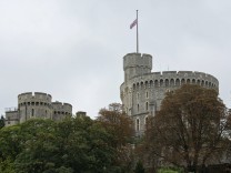Queen Elizabeth II death Windsor Castle Union Jack flag at half mast after the announcement of the death of Her Majesty