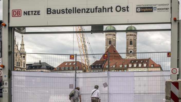 Reaktionen auf S-Bahn-Desaster in München: Großbaustelle mitten in der Stadt: Hinter dem Münchner Rathaus wird für den zweiten S-Bahn-Tunnel gegraben.