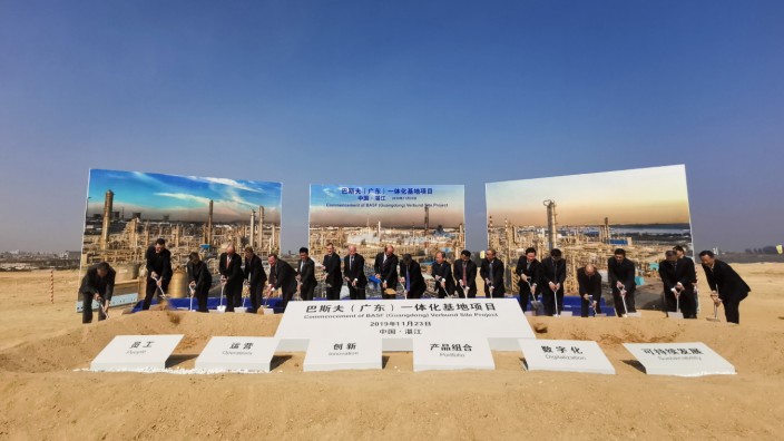 Investitionen: Spatenstich: Der Chemiekonzern BASF investiert viel in Projekte in China.