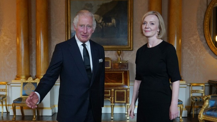 Großbritannien: Erstes Treffen im Buckingham-Palast, beide in neuen Rollen: König Charles III. und die britische Regierungschefin Liz Truss.