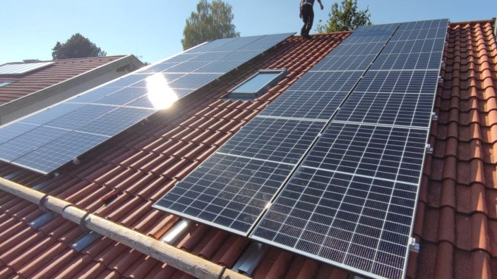 Erding: Um weniger abhängig von Stromerzeugern zu sein, wollen viele eine Photovoltaikanlage installieren.