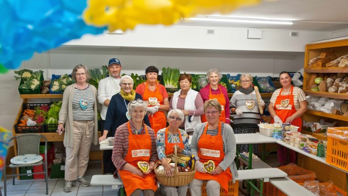 Tafeln im Landkreis Ebersberg: Jeden Donnerstag verteilen die ehrenamtlichen Helferinnen und Helfer in Ebersberg Lebensmittel an Bedürftige.