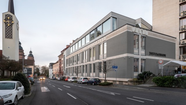 Baukunst: Auf der Shortlist steht auch die Generalsanierung und Aufstockung des Justizgebäudes in Aschaffenburg (Architektenkooperative Fthenakis Ropee).