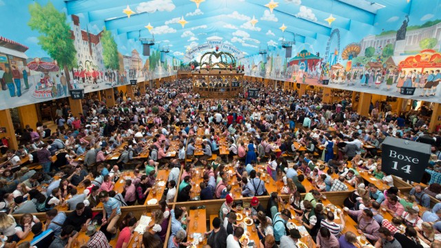 Oktoberfest 2022: Each beer tent holds several thousand people.