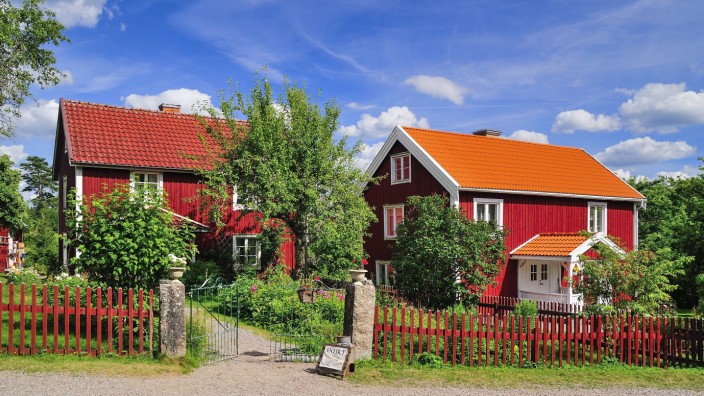 Schweden nach der Wahl: Eine Idylle mit roten Holzhäusern und blauem Himmel, dieses Image genießt Schweden. Die jüngste Wahl jedoch zeichnet ein anderes Bild.