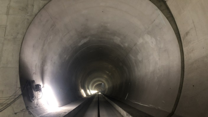 Brenner-Basistunnel: Schier endlos verlaufen die Rohre des Brenner-Basistunnels unter den Alpen hindurch. Dort entsteht die längste unterirdische Eisenbahnverbindung der Welt.