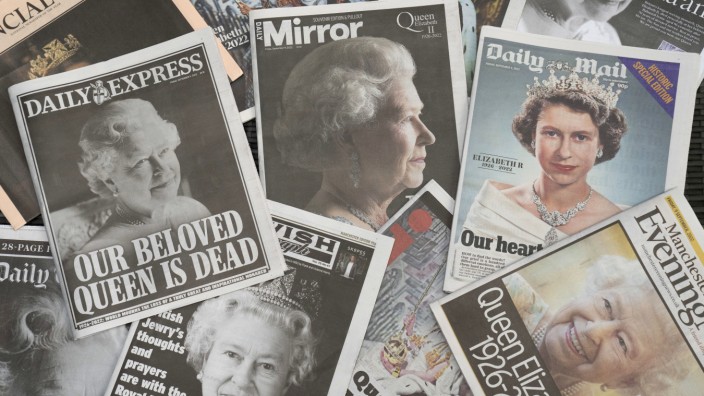 Abschied von Elizabeth II.: Viele Zeitungen in Großbritannien glichen zuletzt eher royalen Fotoalben - kritische Fragen waren eher die Ausnahme.