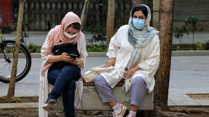 Iran: In Iran gelten für Frauen strenge Kleidungsvorschriften.