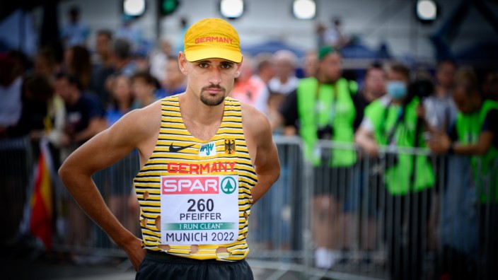 Traumjobs - so sind sie wirklich: Beruf Profisportler: Hendrik Pfeiffer lief bei den European Championships in München den EM-Marathon für Deutschland mit.