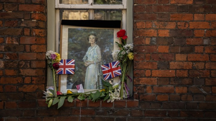 Ruhestätte der Queen: Gedenken an die verstorbene Königin auf einem Fenstersims nahe Windsor Castle.