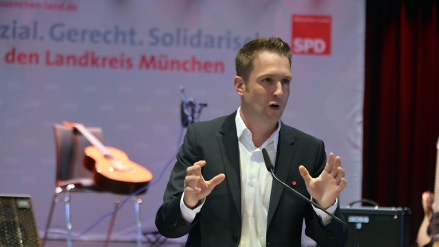 Landtagswahl 2023: Der SPD-Kreischef Florian Schardt gibt sich bei seiner Nominierung in Ismaning kämpferisch.