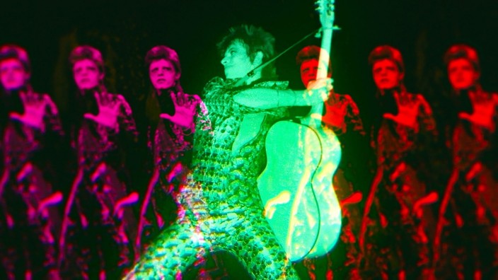 "Moonage Daydream" im Kino: Die Lust, mit der er am Gesamtkunstwerk bastelte, nimmt dem Begriff seinen hohlen Pomp: David Bowie in "Moonage Daydream".
