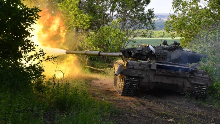 Ukraine-Krieg: Ein russischer Panzer in der Ukraine: Die Folgen des Krieges werden noch lange anhalten, sagt Claudia Major.