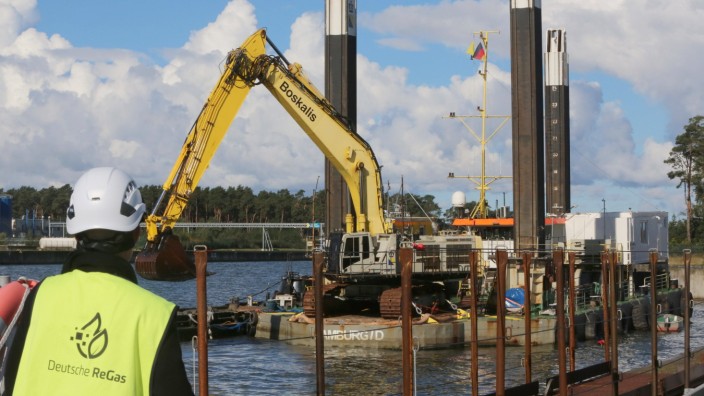 Energiekrise: Baustart für ein Flüssiggas-Terminal im Industriehafen Lubmin.