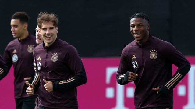 DFB-Elf in Nations League: Newcomer in good mood: Armel Bela-Kotchap (right) is now also part of the national team.