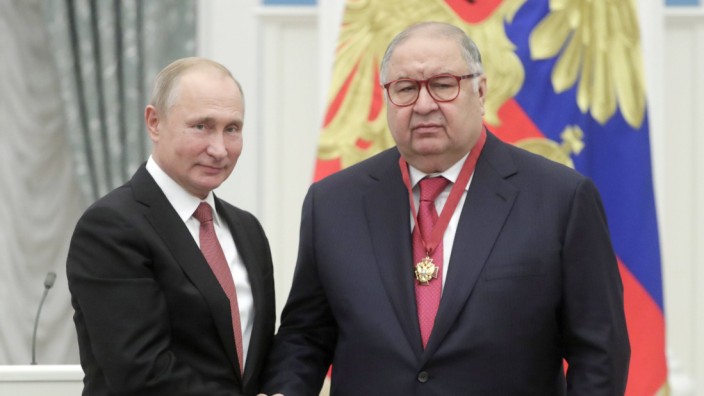 Juristische Schritte: 2018 erhielt Usmanow von Putin im Kreml den russischen Verdienstorden für das Vaterland, allerdings nur 3. Klasse.