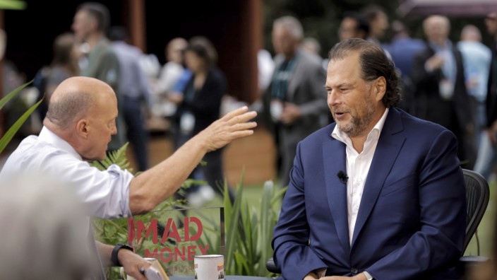 Salesforce: Firmengründer Marc Benioff (rechts) im Gespräch mit dem Journalisten Jim Cramer.