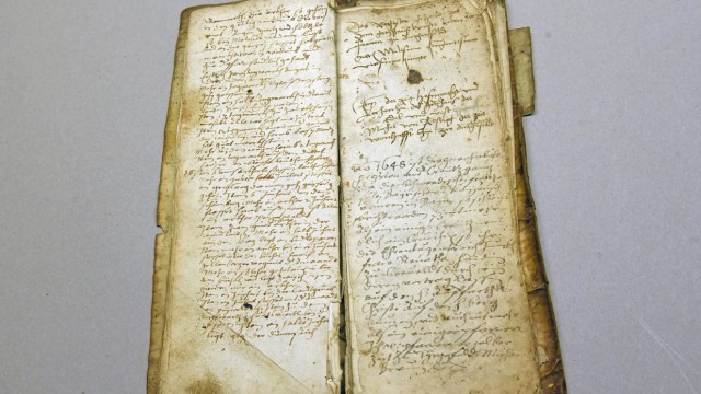 Ein Blick in die Archive: SZ-Serie: Das Salbuch aus dem Jahr 1515 gehört zu den ältesten Dokumenten im Türkenfelder Archiv.