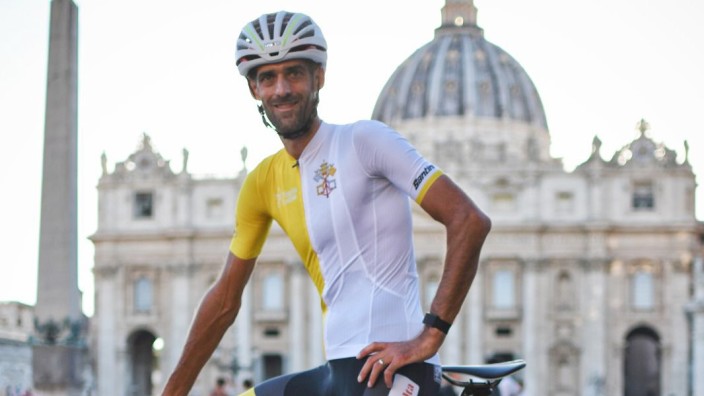 Radsport: Rien Schuurhuis vor dem Petersdom im Vatikan