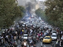 Proteste in Iran: “Unsere Wut gilt nicht nur dem Kopftuchzwang”