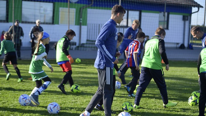 Hohenbrunn: Das Inklusionsteam des TSV Hohenbrunner bekam Besuch von der U20-Fußball-Nationalmannschaft.
