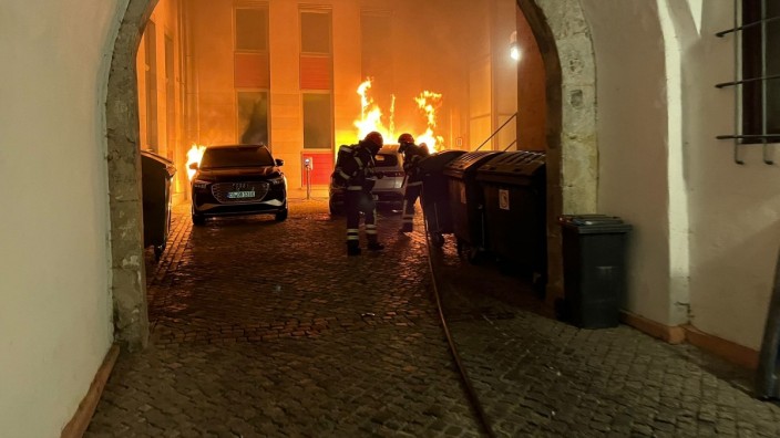 Extremismus: In der Nacht vom 23. auf den 24. August hat das Dienstauto des Coburger Bürgermeisters gebrannt. Eine Feuerkatastrophe in der engen Altstadt konnte die Feuerwehr glücklicherweise verhindern.