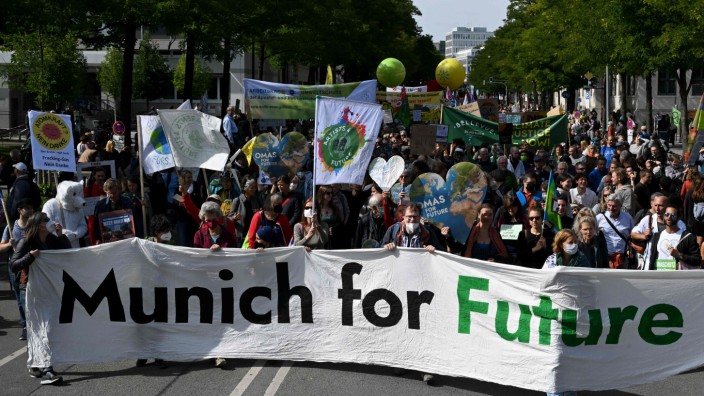 "Fridays for Future": Die Klimaschutzbewegung trägt ihren Protest endlich wieder auf die Straßen.