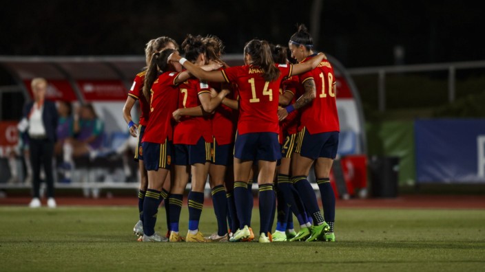 Spaniens Frauenteam: Gemeinsame Absage: Fünfzehn Spanierinnen erklären wortgleich, nicht an den nächsten Spielen des Nationalteams teilnehmen zu können.