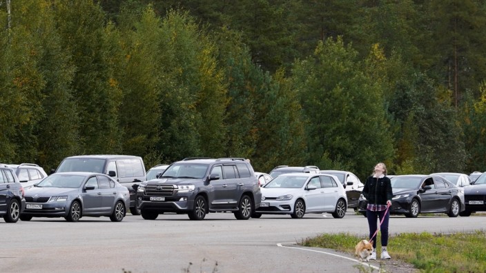 SZ am Abend: An der Grenze zu Finnland hat sich die Zahl der einreisenden Russen am Donnerstag laut Grenzschutz im Vergleich zur Vorwoche schlagartig verdoppelt.
