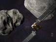 Nasa: Illustration der Dart-Sonde und ihres Ziels, des Asteroidenmonds Dimorphos