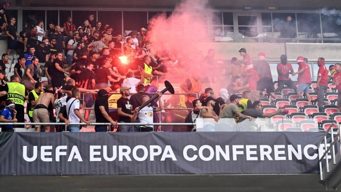 Krawalle im Europapokal: Die Ausschreitungen zwischen Fans von Nizza und Köln haben Konsequenzen.