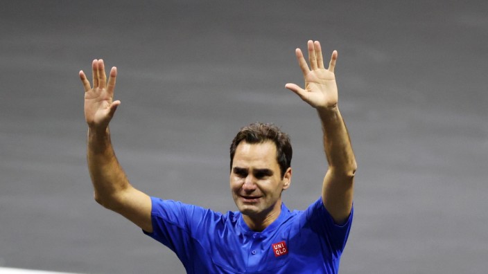 Letztes Match von Roger Federer: Das Spiel ist vorbei, da übermannen Roger Federer die Emotionen.