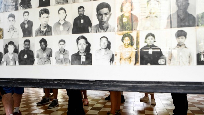 Internationale Strafverfolgung: Bis zu drei Millionen Menschen starben unter dem Terrorregime der Roten Khmer Ende der 1970er-Jahre in Kambodscha. Im Genozid-Museum Tuol Sleng in Phnom Penh sind Fotos der Opfer zu sehen.
