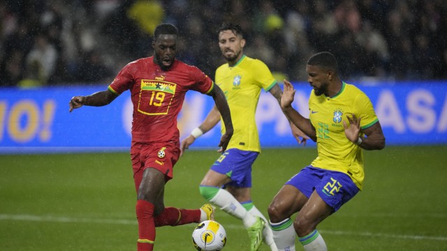 Fußball: Iñaki Williams (links) im Test gegen Brasilien: Mit Ghanas Nationalteam verlor er allerdings 0:3.