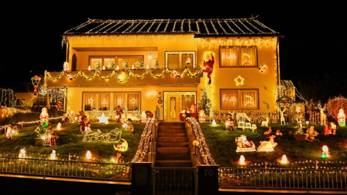 Energiekrise: Vorweihnachtszeit in Bamberg. Laut Umwelthilfe verbrauchen die "privaten Beleuchtungsorgien" jährlich mehr als 600 Millionen Kilowattstunden Strom.