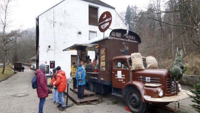 Lost Places: Der Betreiber des Kaffee-Trucks würde das alte Mühlen-Ensemble gerne herrichten.