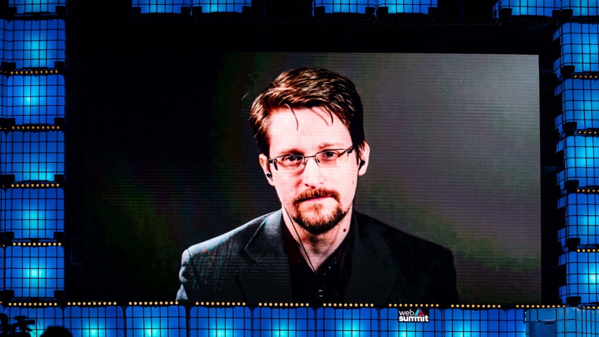 Snowden becomes a citizen of Russia - politics